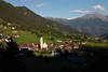 Alpendorf Obermauern von oben im Virgental Naturpanorama Kirche Huser Bergblick