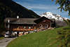 005854_Osttirol Bauernhofhaus Dorfidylle mit Bergblick in Alpen Sdsonne bei Sankt Jakob in Defereggen