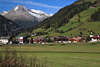 005857_St. Jakob in Defereggen Huser im Tal Landschaftsbild Blick auf Berge Bauernhfe an Hangwiese