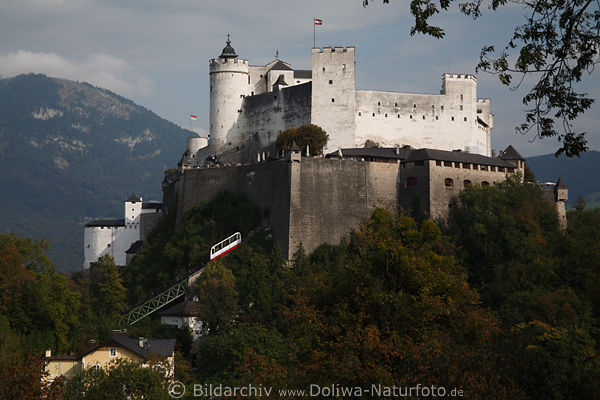 Festung Hohensalzburg Schloss mit Bahnwagon trohnend ber Mozartstadt