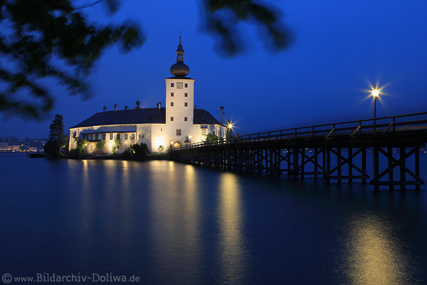 Schloss Orth Seebrcke in Traunsee Wasser Nachtromantik