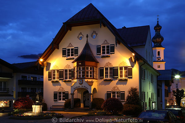 Rathaus St. Gilgen Kirchturm hbsche Nachtlichter