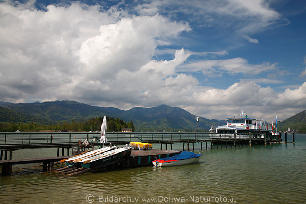 Strobl am Wolfgangsee Boote Schiff am Seesteg Fotografie Blick auf Berge ber Wasserlandschaft