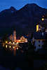Hallstatt Nachtromantik Alpenstadt Lichter unter Dachstein-Berg schner Urlaubsort Nachtfoto