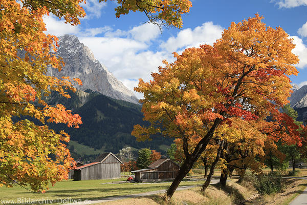 Lermoos Herbstfoto Alpen Bergdorf unter Zugspitzarena sterreich