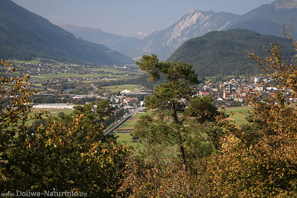Telfs in Inntal Bergblick auf Nordtirol Stadt in Alpen Berglandschaft