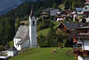 810412_ Mserer Kirche Foto mit Pferden auf Dorfwiese in Bergdorf Msern im Tiroler Oberland