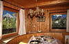Landleben Frhstcksidylle Holzwnde Zimmer Fenster mit Bergblick Urlaub am WilderKaiser