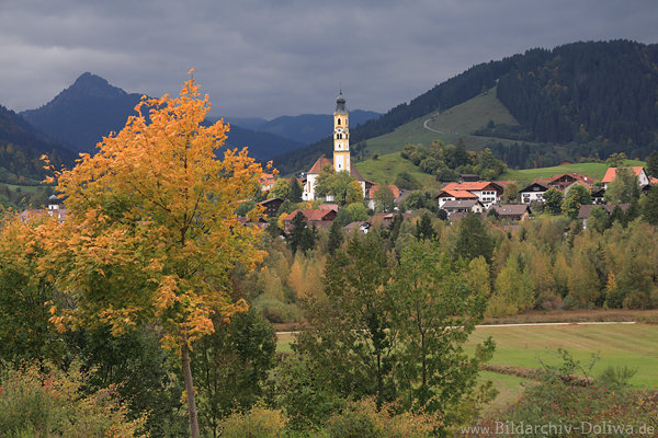 Pfronten Alpenlandschaft Bergstadt Kirche Herbst in Oberallgu Urlaubsort