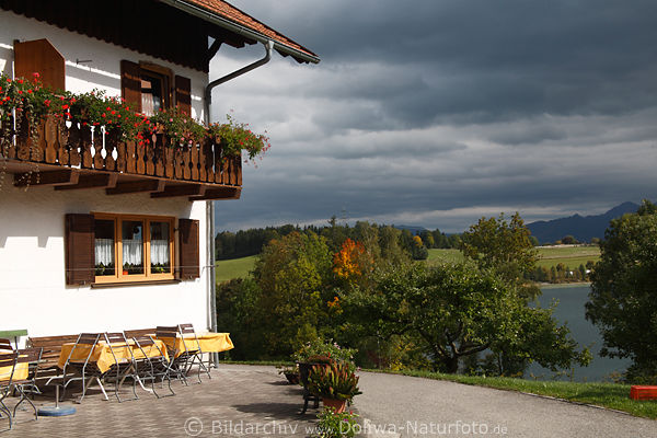 Gstehaus Ahorn in Oberkirch am Weissensee Wasser in Berglandschaft