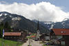 Schlipfhalden Einfahrtstrasse Kirche Wolkenstimmung in Allgu Alpenor