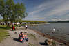 601494_ Radolfzell Foto, Zeller See Strand Bild mit Menschen & Wasservgel in Bodensee Landschaft Fotografie