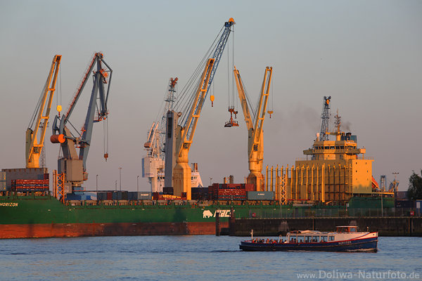 Hamburg Hafen-Krne in Abendlicht ber Schiff Elbwasser Landschaft