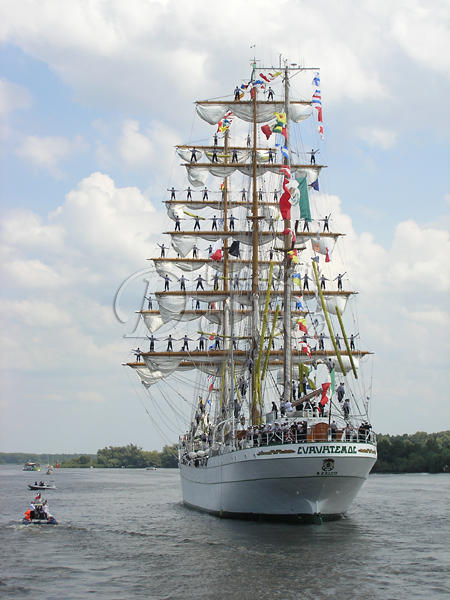 Cvavhtemoc Dreimastsegler Paradefoto Segelschiff aus Mexico Matrosen auf Takelage