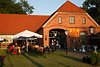 Hafencaf Biergarten Einkehr-Idylle Foto Gpelhaus am Elbe-Fhrhafen Neu Darchau