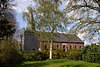 700973_ Kollmar-Kirche historisches Bauwerk mit Holzturm Foto hinter Bumen in Wind
