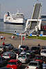 706918_ Puttgarden Port Verkehr Foto, Autoverkehr & Schiffsverkehr in Fhrhafen, Fhre & Autos in Fhrbahnhof