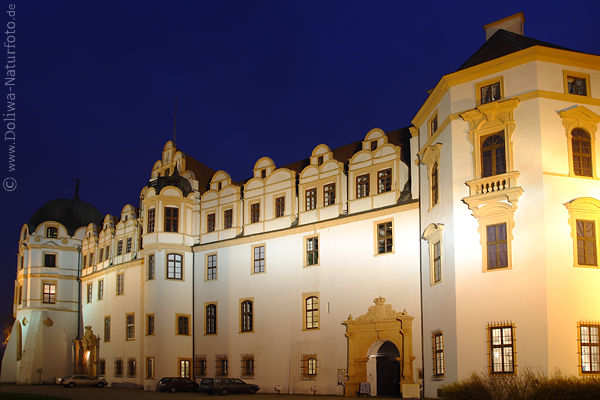 Schloss Perspektive Nachtfoto Celle Residenz gelbe Fassade Fenster Nachtlichter