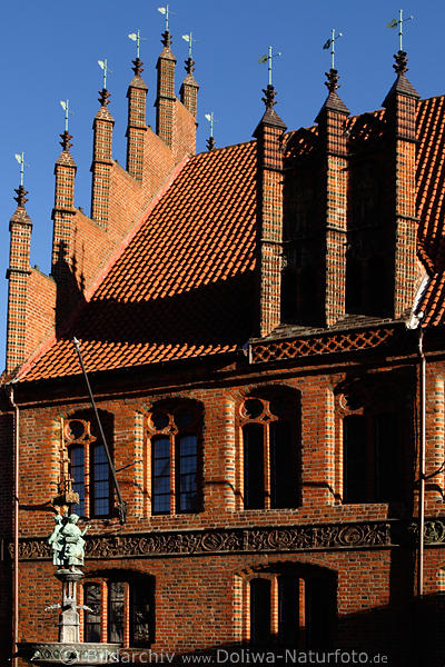 Wimperge-Reihen historisches Rathaus Hannover Backsteingotik Ziergiebel Architektur
