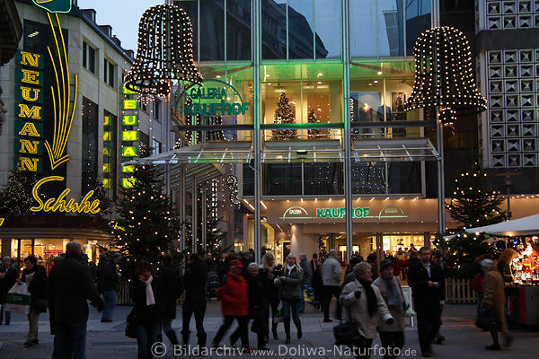 Hannover Weihnachtszeit Foto, Lichtglocken am City Kaufhof & Lichtstern ber Neumann Schuhe