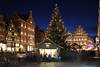 Am Sande Weihnachtsbaum Nachtfoto Lüneburger Altstadt historische Backsteinkulisse