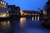 Blaufluss Ilmenau Wasser in Lüneburg-Altstadt Romantik-Nachtfoto mit Alter Kran am Stintmarkt