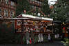 916306_Puppendoktor Irmtrauds Puppenstbchen buntes Marktstand Foto aus Hildesheim Weihnachtsmarkt