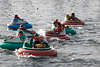 Wasserrafting Spass fr Kinder in Wasserspritzer beim Schlauchbootfahrt, Kieler Woche Hafenfest Foto