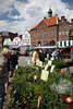 909050_ Husumer Markt Foto in Nordfriesland Hafenstadt Altstadt Fachwerkhuser  Wochenmarkt Bild aus Husum