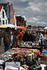 909070_ Husumer Flohmarkt am Hafen Bilder, Menschen am Trdelmarkt spazieren, Nordsee Urlaub Hafenstadt 4 Ausflugsbilder