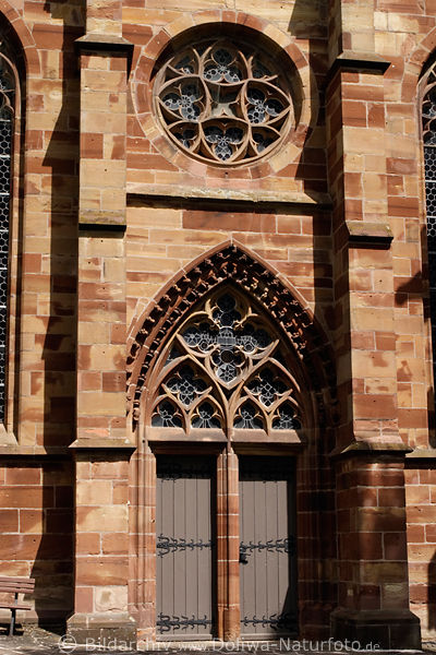 Liebfrauenkirche Detail gotischer Baukunst ber seitlichem Eingang in Frankenberg