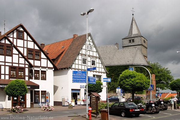 Waldeck Kirche Marktplatz Wegweiser Hotelschilder der Kleinstadt ber Edersee