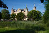 Burgseeinsel grne Landschaft Fotografie von Burgseeufer mit Schweriner Schloss Bild