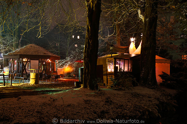 Advent Weihnachtsstnde Parkzelte Marktsbuden im Bergedorfer Schlosspark Winterstimmung Foto