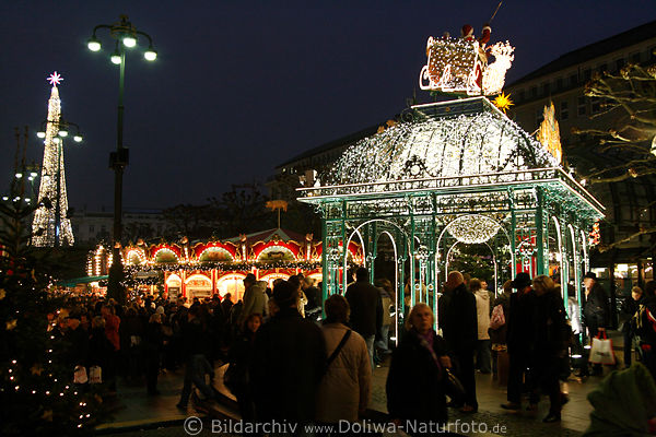 Weihnachtsmarkt Besucher am Lichthaus Nikolaus City Christbaum ber Marktbuden