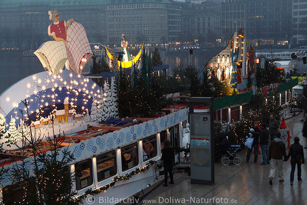Mrchenschiffe an Alster mit Spass fr Kinder am Jungfernstieg in Hamburg Weihnachtszeit Fotos