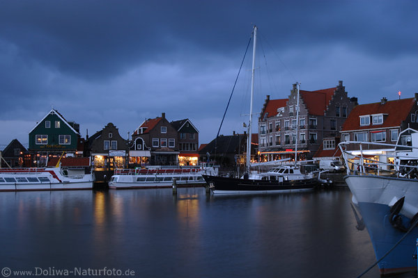 Volendam Hafen Wasserbucht Nacht-Dmmerung Stimmung in Noord-Holland