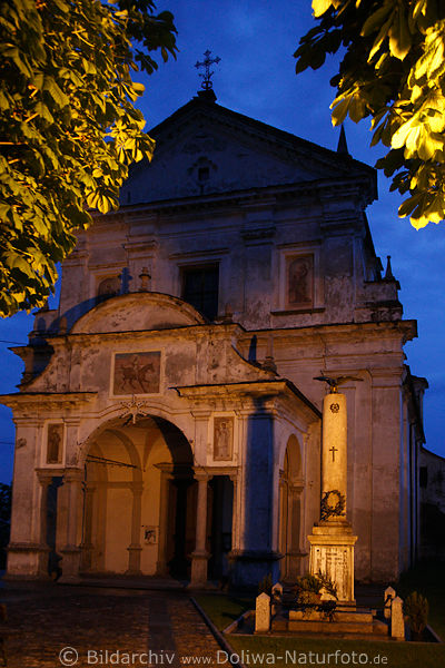 Viggiona Pfarrkirche San Maurizio romantische Nachtbeleuchtung