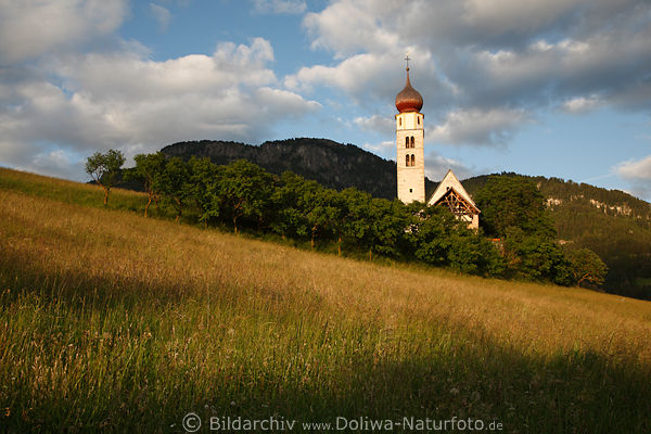 Sankt Valentin Kirche Bergwiesen Panorama Sdtirol-Landschaft Stimmung in Abendsonne