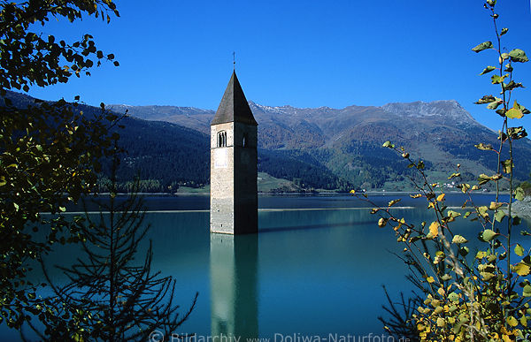 berfluteter Kirchturm von Graun Dorfreste im Reschensee