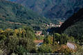 409706_ Toscana photo - Dezza Dorf in Tal, Italien Berge & Zypressen Bild an Bergstrasse