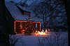 Winter-Lichtdekor am Behringer Schmuckhaus Adventszeit blaue Stunde Nachtbild