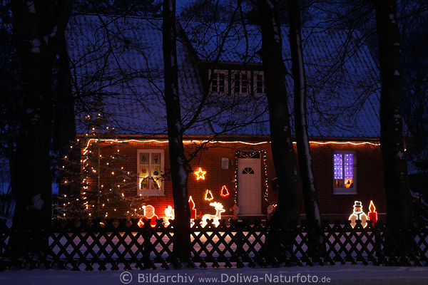 Weihnachten Advent-Hausdekor in Behringen Winterromantik Lichterschmuck blaue Stunde Nachtbild