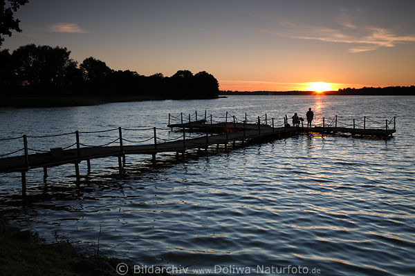 Haarschen Seesteg in Wasser Masuren Landschaft Sonnenuntergang Abend-Romantik mit Angler Silhouetten