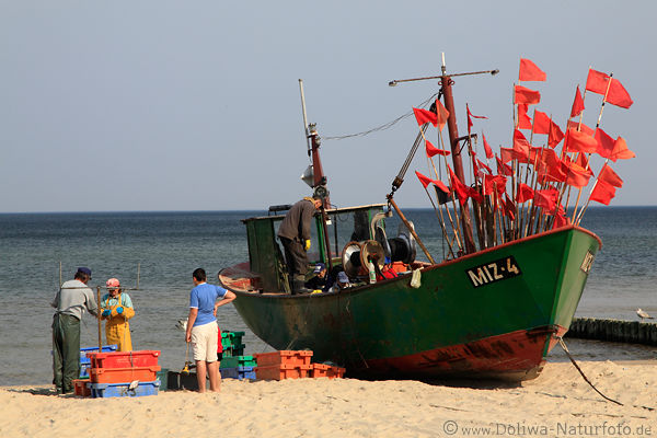 Fischkutter Fischer am Meerufer Ostseestrand Misdroy Fischverkauf direkt vom Kutter
