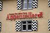600747_ Appenzeller Fromage Kse Queso Cheese in Appenzell, Schild am Haus mit schwarzweissen Fensterladen