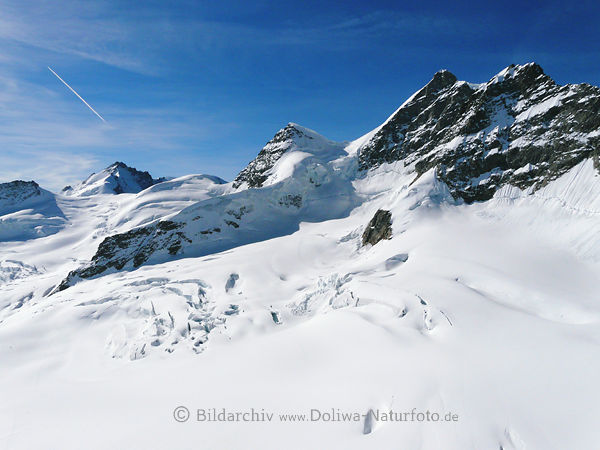 Spuren in Schnee Berner Alpenlandschaft Berggipfel am Aletschgletscher