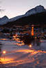 901501_ St. Moritz-Bad Romantik Winter Spazierwege Nachtlichter Foto in  Schnee am St. Moritzersee