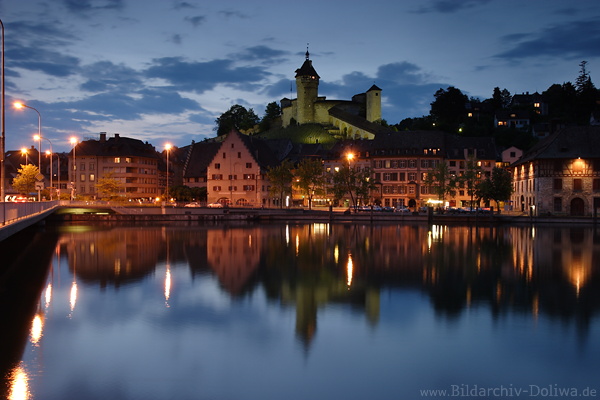 Schaffhausen Nachtlichter am Flussufer Rheinbrcke Festung Munot Spiegelung in Wasser