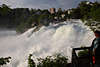 601702_ Rheinfall Wasserfall schumende Wassermassen Gischt vor Neuhausen, Schaffhausen Huser in Foto
